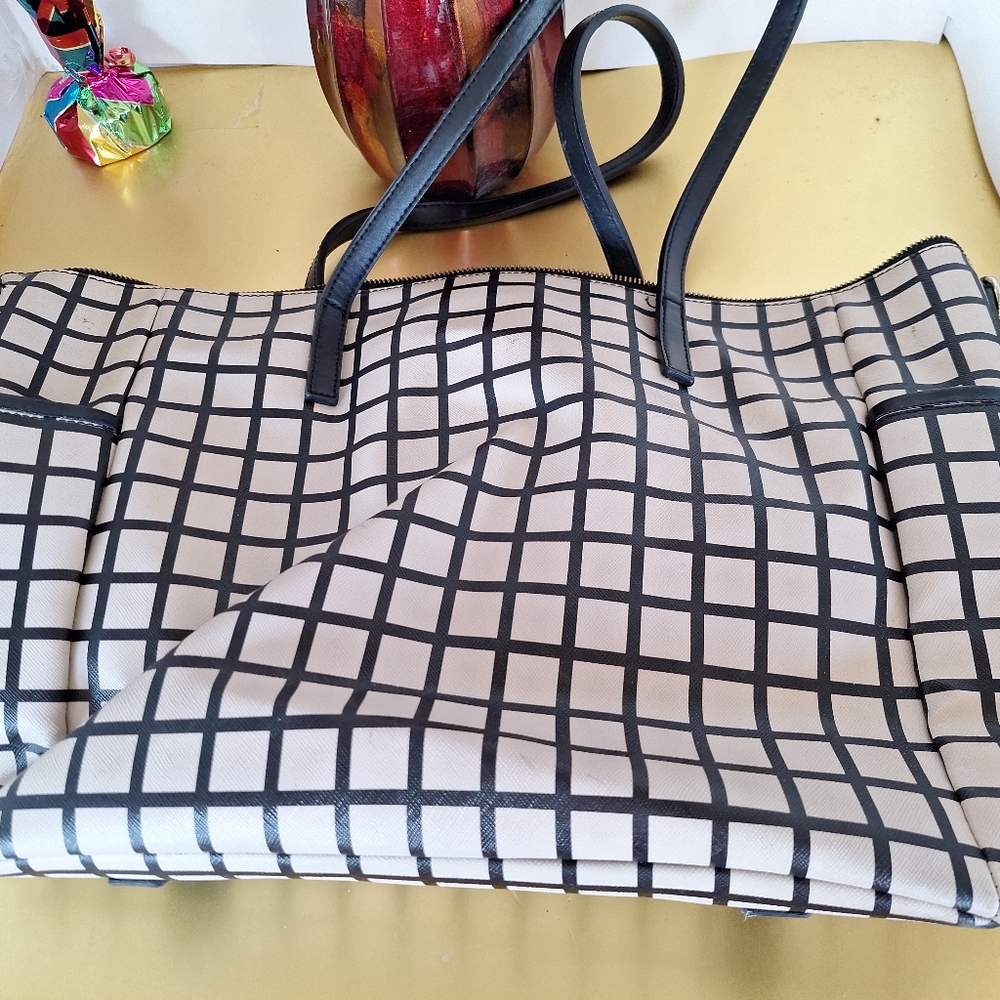 Kate Spade Bag. - Picture 6 of 7